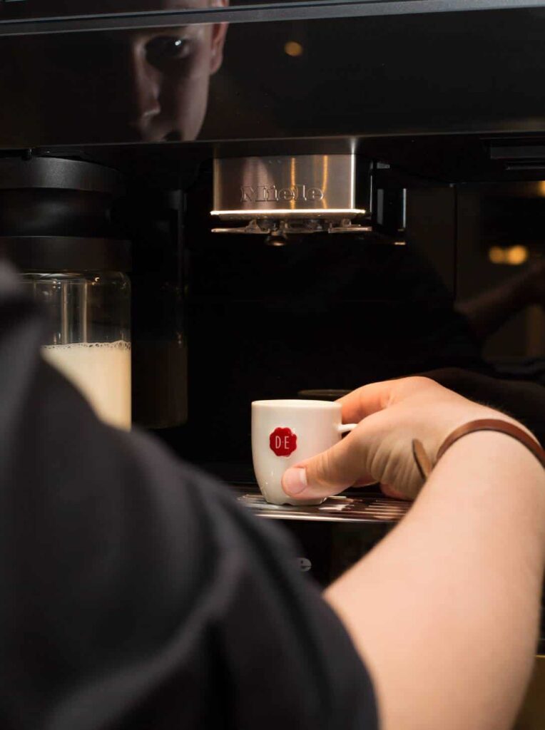 Losser van de F77-foutmelding op uw Miele koffiemachine: Oorzaken en oplossingen voor een perfecte kop koffie